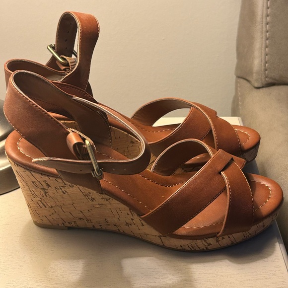 Wedge sandal - Picture 3 of 3